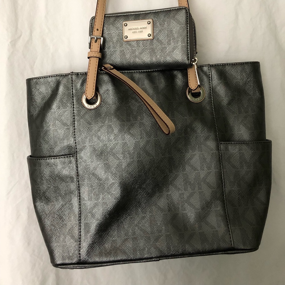Micheal Kors Purse and wallet